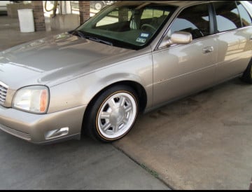 Vogue 225/60R17 White/Gold tires on a 2004 CADILLAC DE VILLE