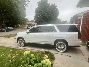 Vogue 285/45R22 White/Gold tires on a 2021 CADILLAC ESCALADE LUXURY