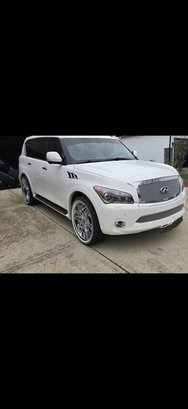 Vogue 305/35R24 White/Gold tires on a 2013 INFINITI QX56