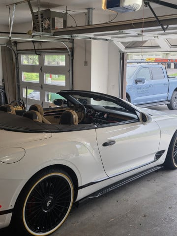 265/35R22 White/Gold tires on a 2022 BENTLEY BENTAYGA