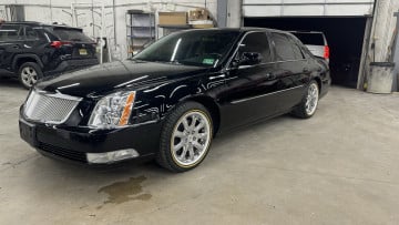 235/55R17 White/Gold tires on a 2008 CADILLAC DTS