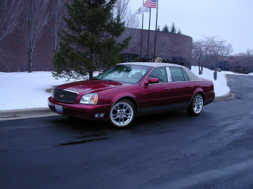 235/55R17 White/Gold tires on a 2002 CADILLAC DE VILLE