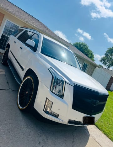 305/35R24 White/Gold tires on a 2018 CADILLAC ESCALADE LUXURY