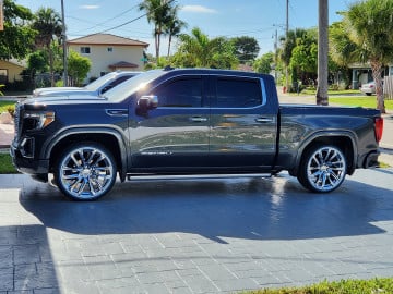 305/35R24 White/Blue tires on a 2021 GMC SIERRA 1500 DENALI