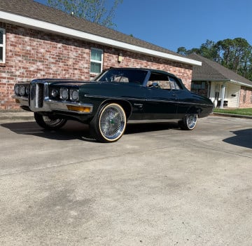 Vogue 265/35R22 White/Gold tires on a 1970 PONTIAC CATALINA