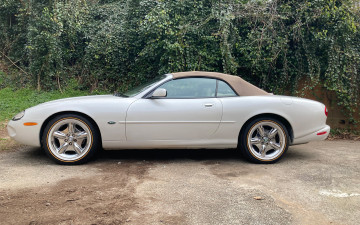 235/55R17 White/Gold tires on a 1999 JAGUAR XK8