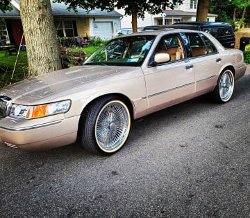 265/35R22 White/Gold tires on a 1998 MERCURY GRAND MARQUIS