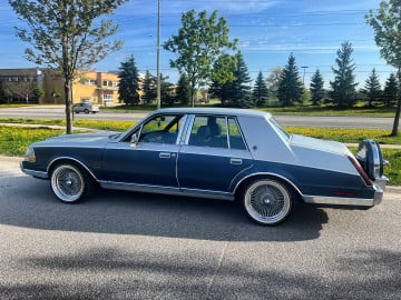 215/50R17 White/Gold tires on a 1987 Lincoln Continental