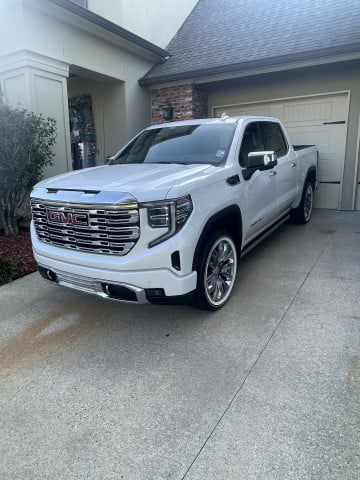 Vogue 285/45R22 White/Gold tires on a 2023 GMC SIERRA 1500 DENALI