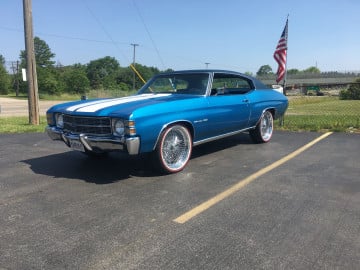 Vogue 245/40R20 White/Red tires on a 1971 Chevrolet Chevelle Malibu