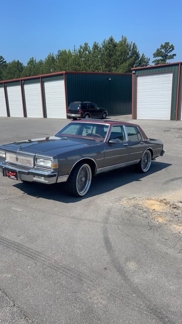 Vogue 265/35R22 White/Gold tires on a 1988 CHEVROLET CAPRICE