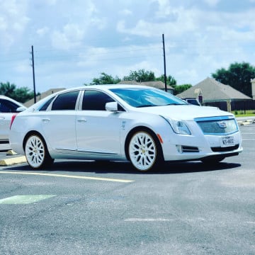 Vogue 245/45R20 White/Gold tires on a 2016 CADILLAC XTS LUXURY