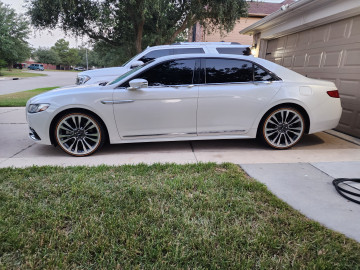 Vogue 245/40R20 White/Gold tires on a 2018 LINCOLN CONTINENTAL SELECT