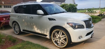 Vogue 305/35R24 White/Gold tires on a 2013 INFINITI QX56