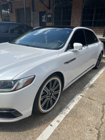 Vogue 245/45R19 White/Gold tires on a 2017 LINCOLN CONTINENTAL RESERVE