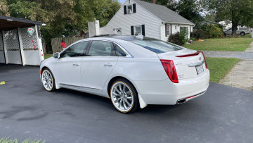 Vogue 245/45R19 White/Gold tires on a 2017 CADILLAC XT5 LUXURY