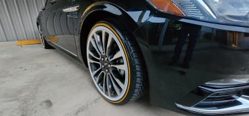 Vogue 245/40R20 White/Gold tires on a 2019 Lincoln Continental