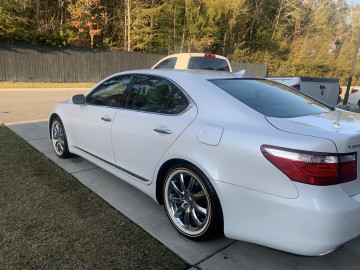 235/50R18 White/Gold tires on a 2007 LEXUS LS 460