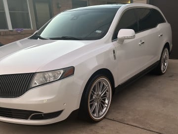 Vogue 245/45R20 White/Gold tires on a 2013 LINCOLN MKT ECO BOOST