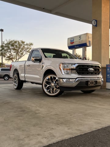 285/45R22 White/Gold tires on a 2021 FORD F-150 XLT 2WD