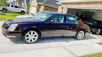 Vogue 225/50R17 White/Gold tires on a 2006 CADILLAC DTS