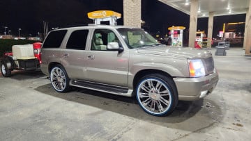 Vogue 305/35R24 White/Blue tires on a 2002 CADILLAC ESCALADE 2WD -4WD