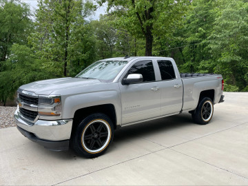 Vogue 275/65R18 White/Gold tires on a 2017 CHEVROLET SILVERADO 1500 LT