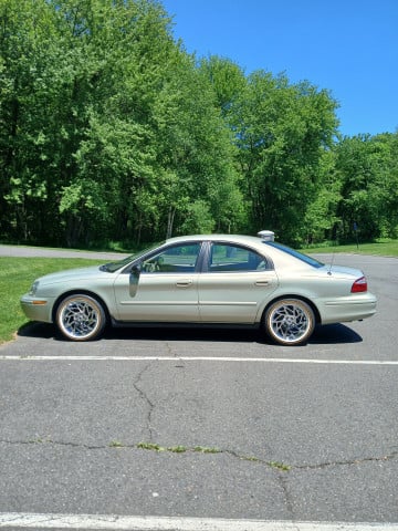 225/50R17 White/Gold tires on a 2005 MERCURY SABLE