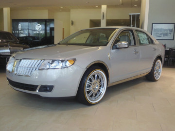 235/50R18 White/Gold tires on a 2009 LINCOLN MKZ