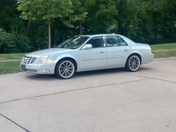 Vogue 235/50R18 White/Gold tires on a 2010 CADILLAC DTS