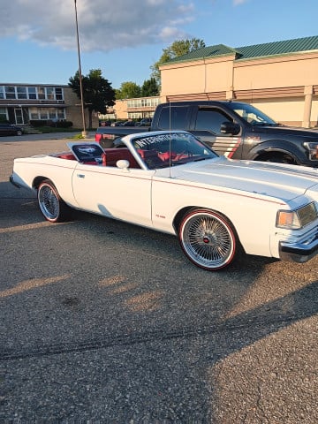 Vogue 245/40R20 White/Red tires on a 1979 Dodge Magnum