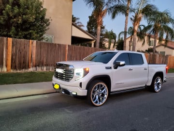 Vogue 305/35R24 White/Gold tires on a 2023 GMC SIERRA 1500 DENALI