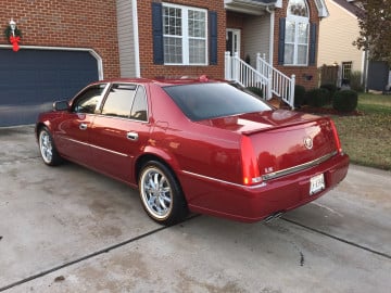 Vogue 235/55R17 White/Gold tires on a 2009 CADILLAC DTS