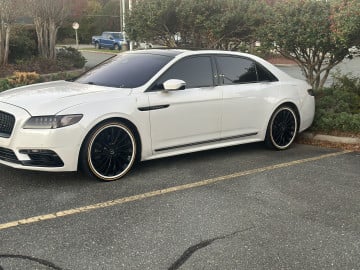 Vogue 245/40R20 White/Gold tires on a 2020 LINCOLN CONTINENTAL BLACK LABEL