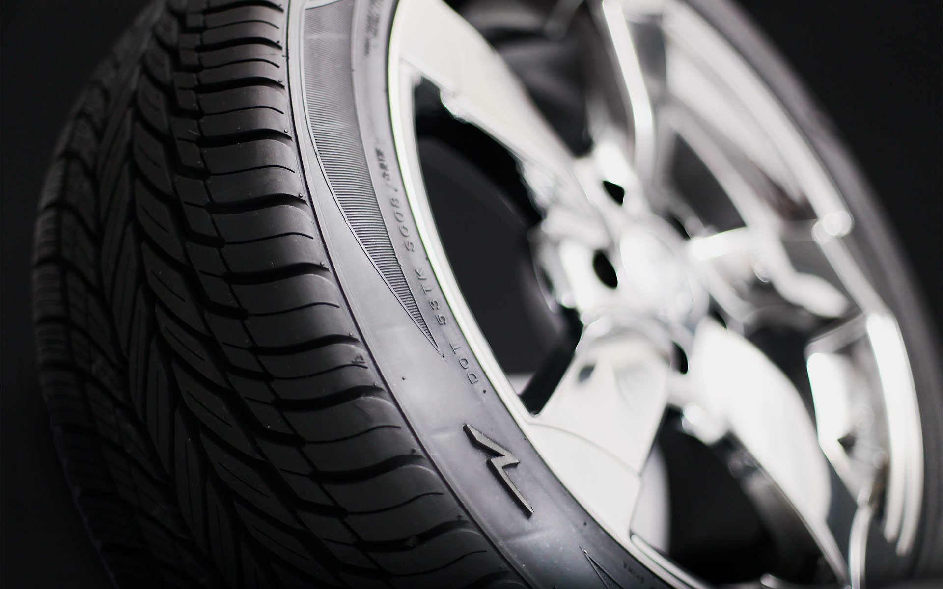 The Vogue Signature V Ultra High Performance All-Season blackwall tire